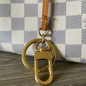 The Artsy MM looks fresh and feminine in supple Damier Azur canvas.